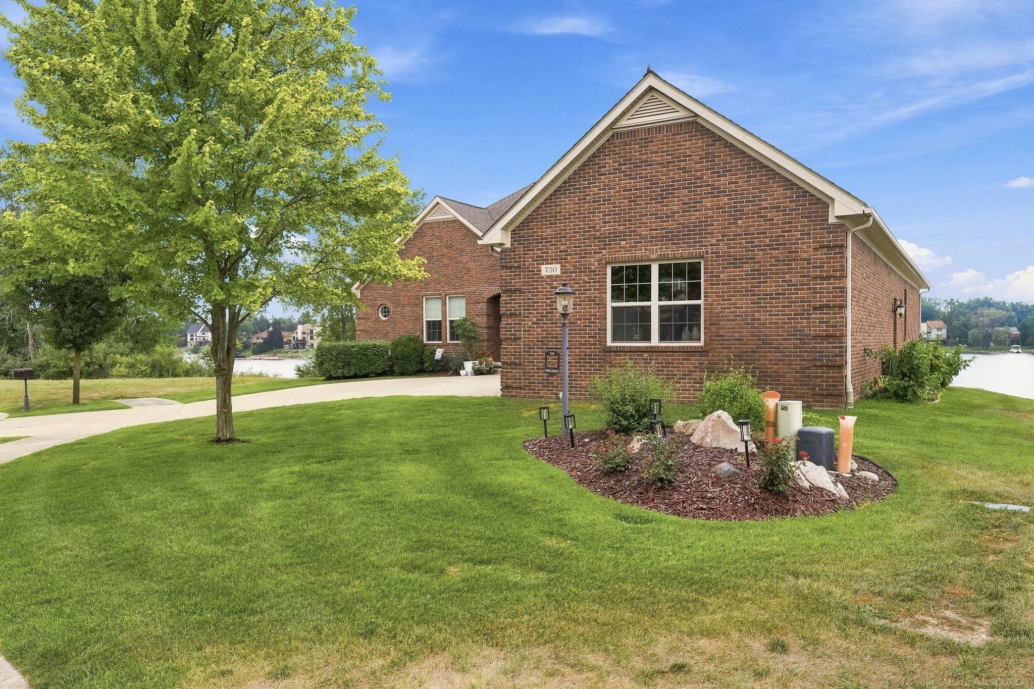750 Bay Pointe Drive