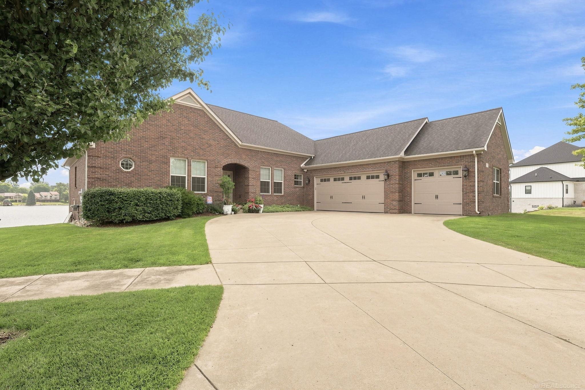 750 Bay Pointe Drive