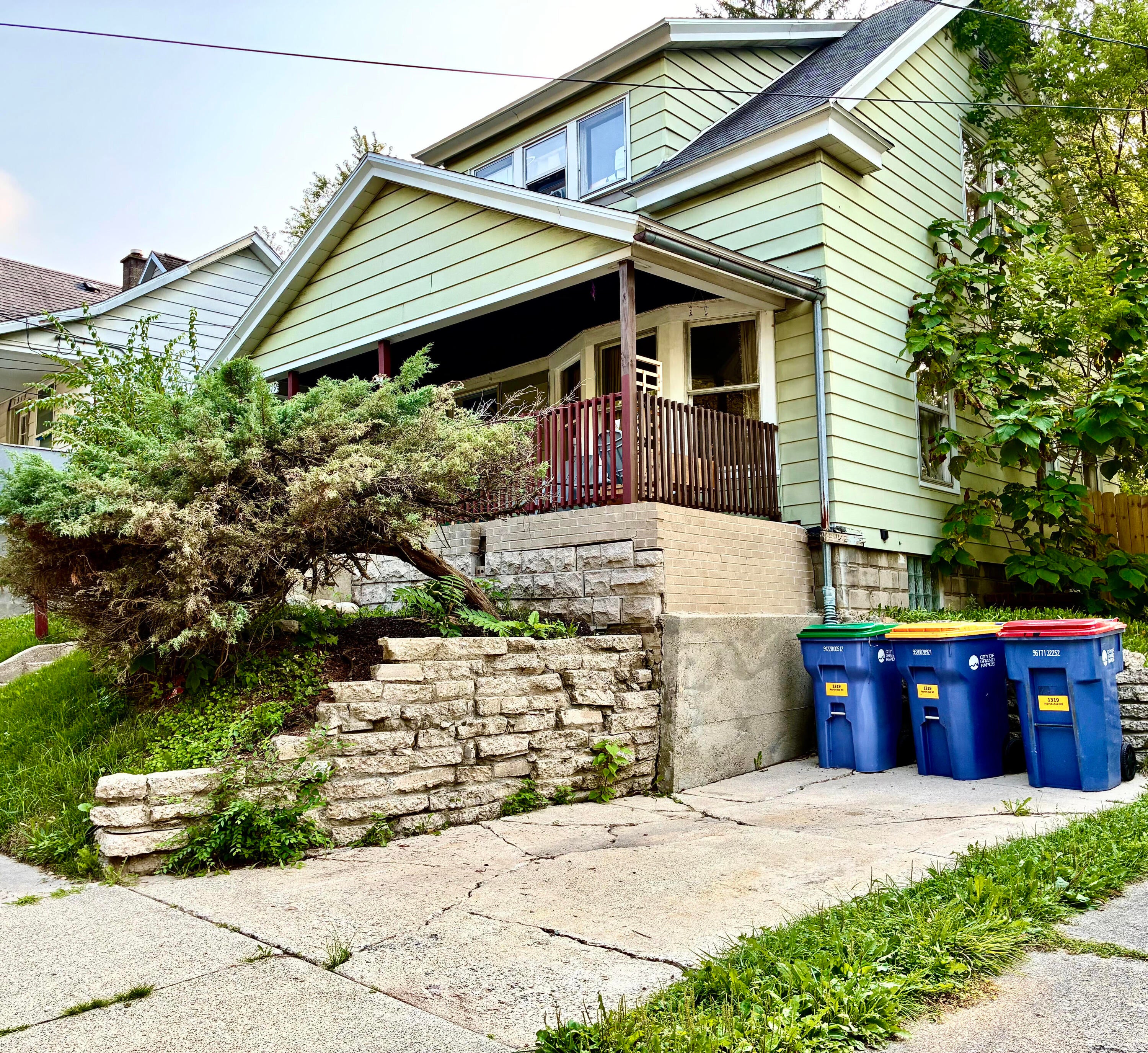 1319 N Avenue NE