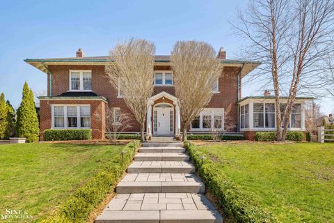 Photo of 334 University Place, Grosse Pointe City, MI 48236 (MLS # 58050203692)