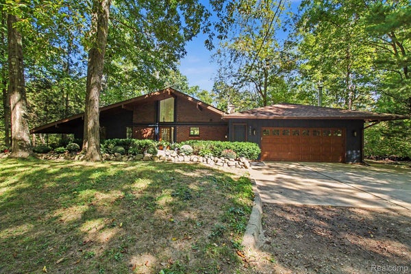 7161 DRIFTWOOD DR, FENTON, MI 48430 - Image 4e8c683b84d772ddfa4915150f8baeff/2885625954