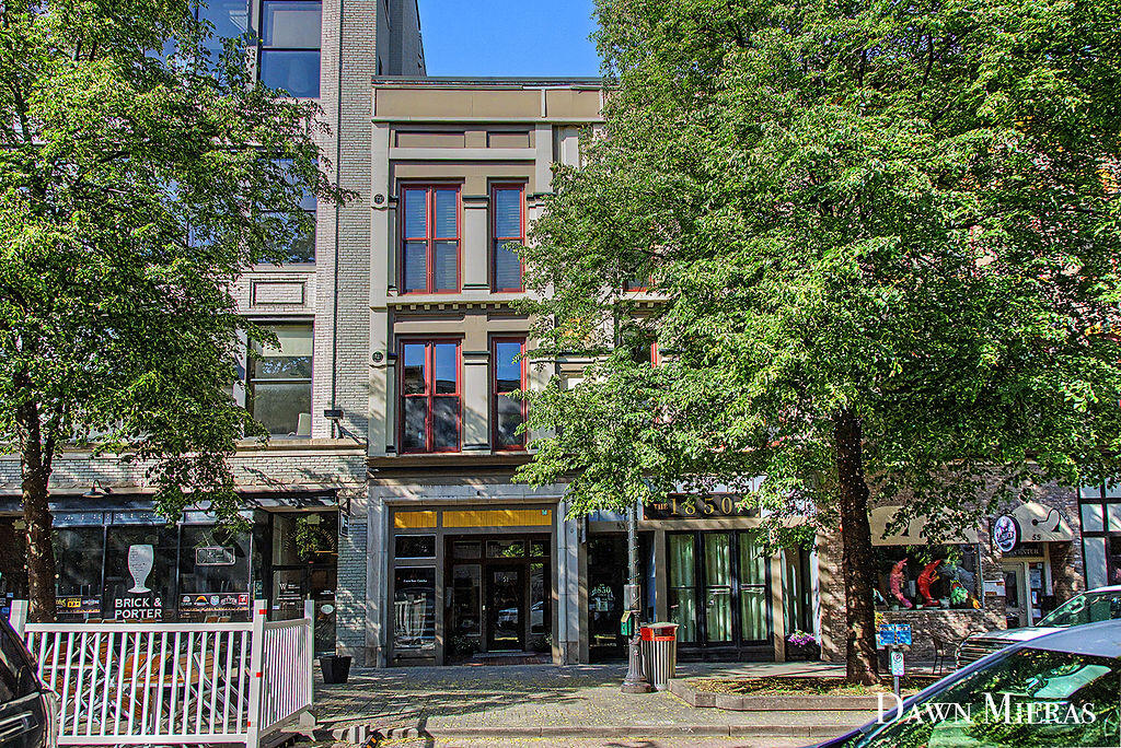 51 Monroe Center Street NW 206