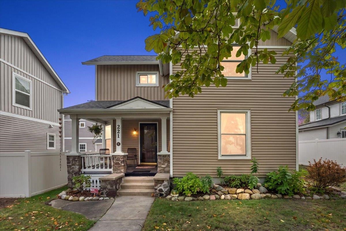 221 Boardman Avenue