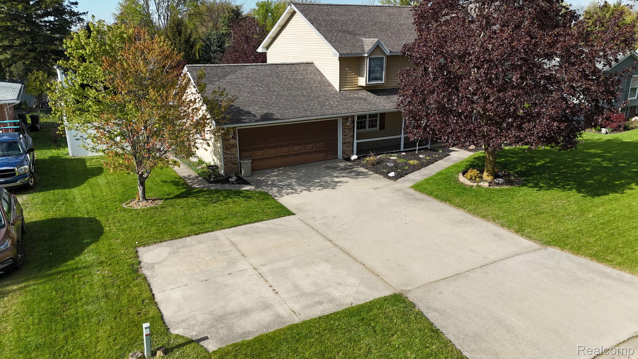 285 W Irwin Street