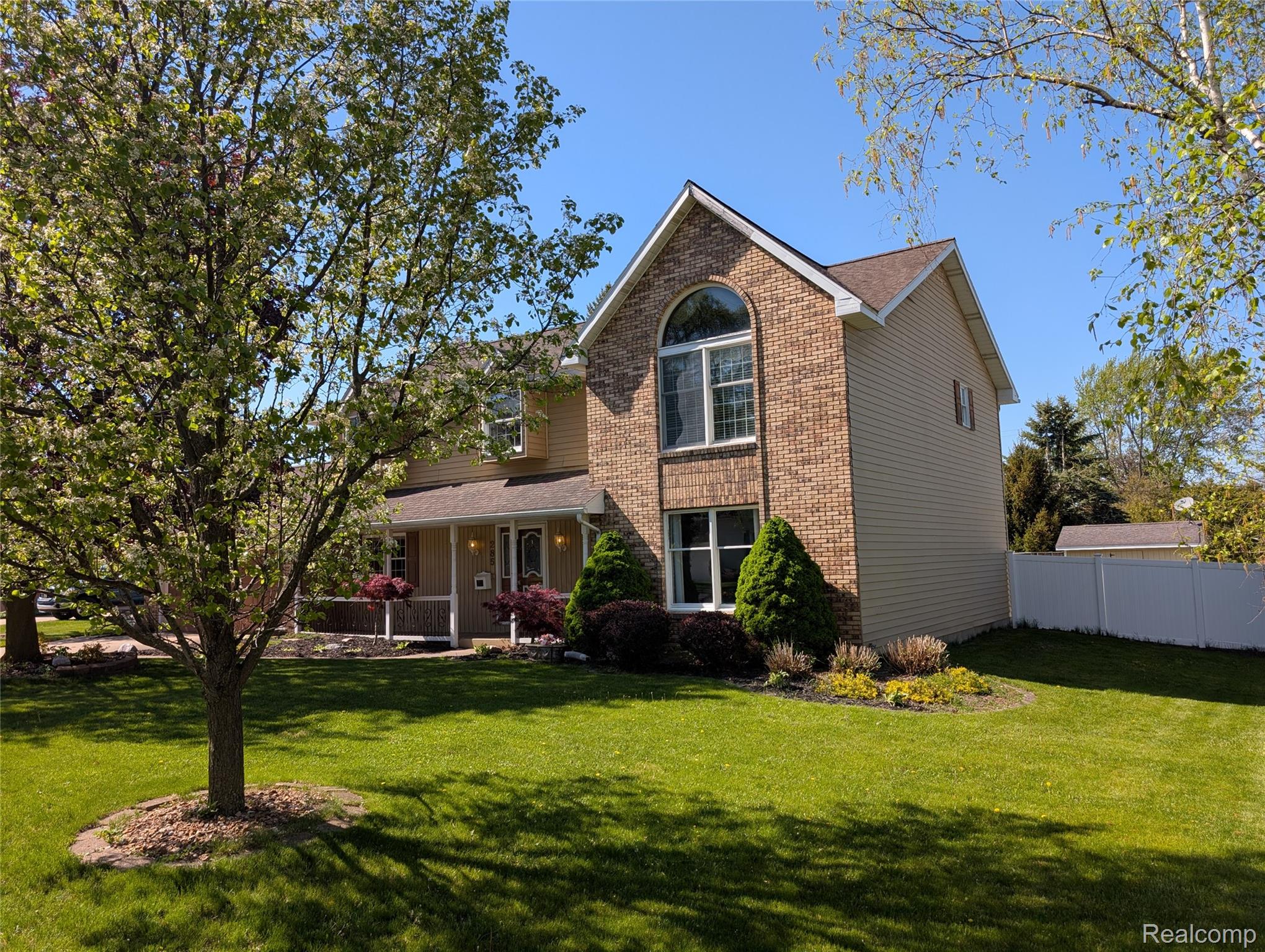 285 W Irwin Street