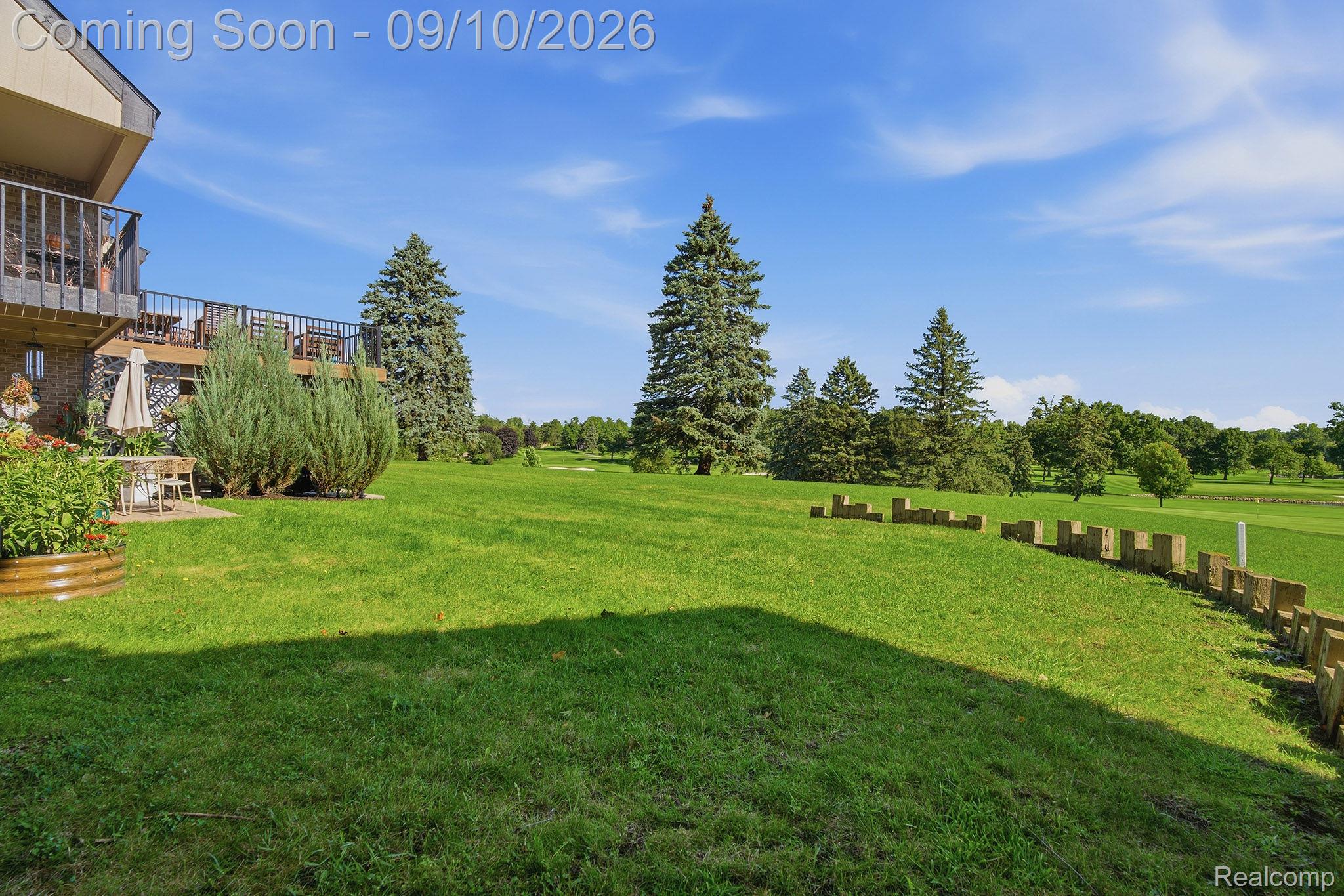 988 Golfview Court