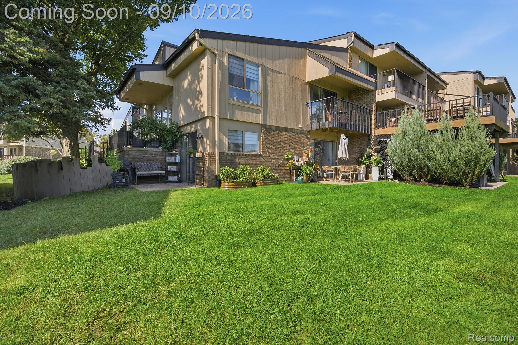 988 Golfview Court