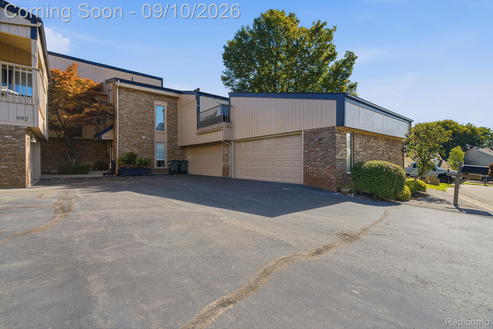 988 Golfview Court