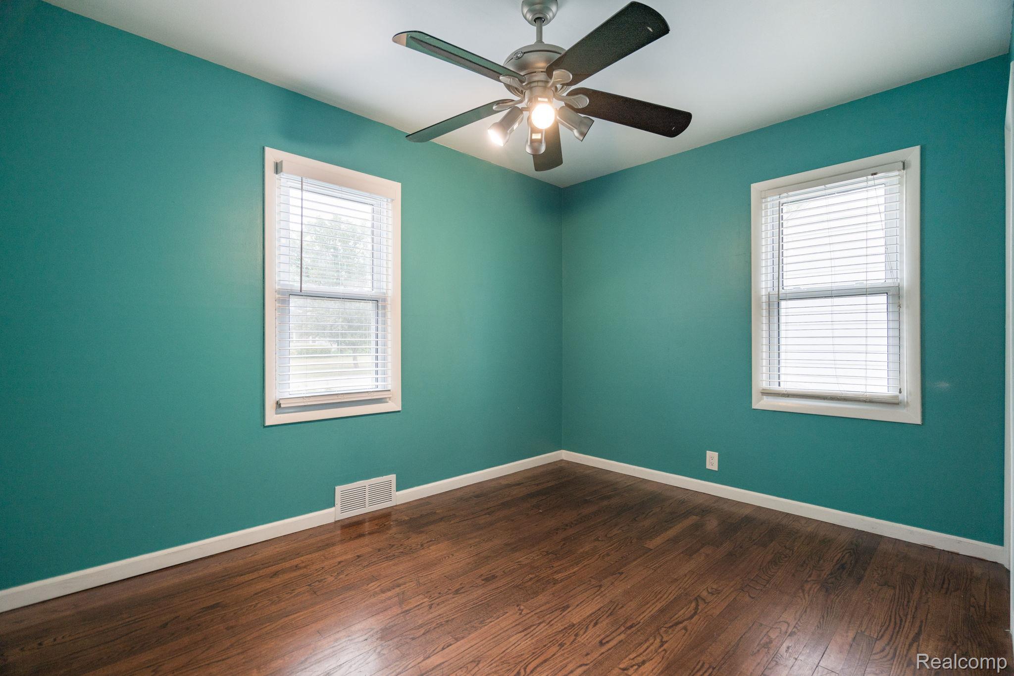 Royal Oak City, Michigan 48073, United States, 4 Bedrooms Bedrooms, ,2 BathroomsBathrooms,Residential,Active,156581