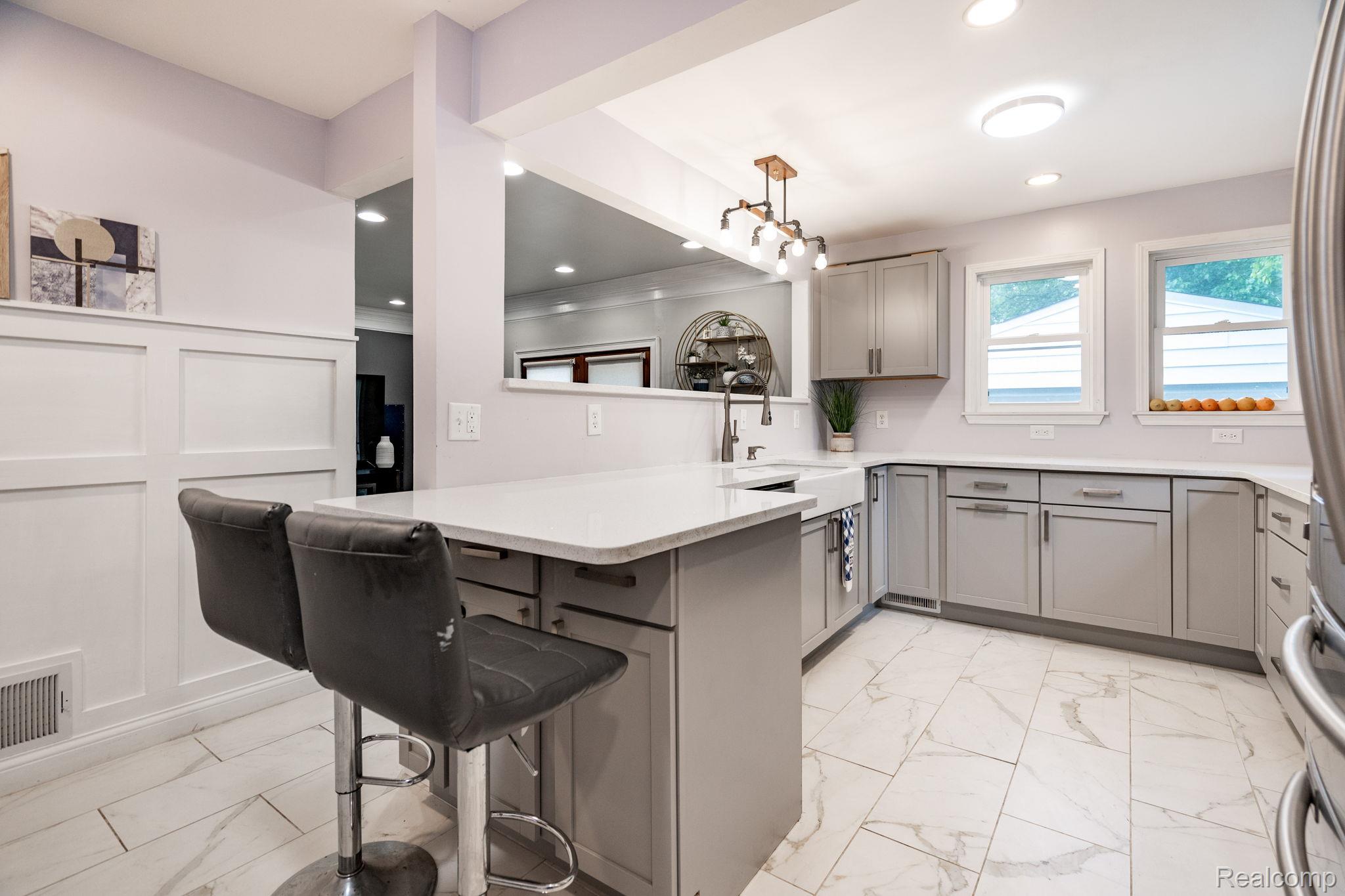 Royal Oak City, Michigan 48073, United States, 4 Bedrooms Bedrooms, ,2 BathroomsBathrooms,Residential,Active,156581