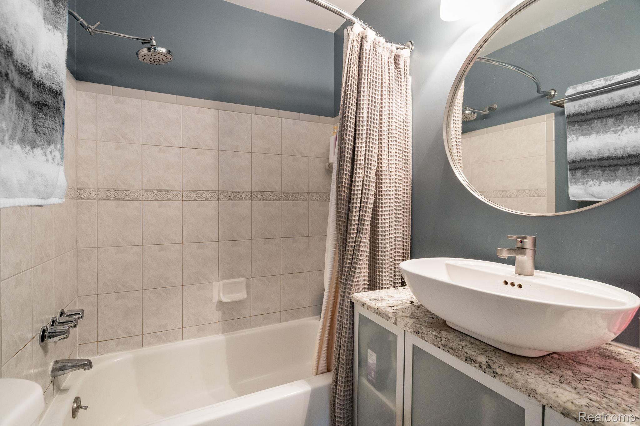 Royal Oak City, Michigan 48073, United States, 4 Bedrooms Bedrooms, ,2 BathroomsBathrooms,Residential,Active,156581