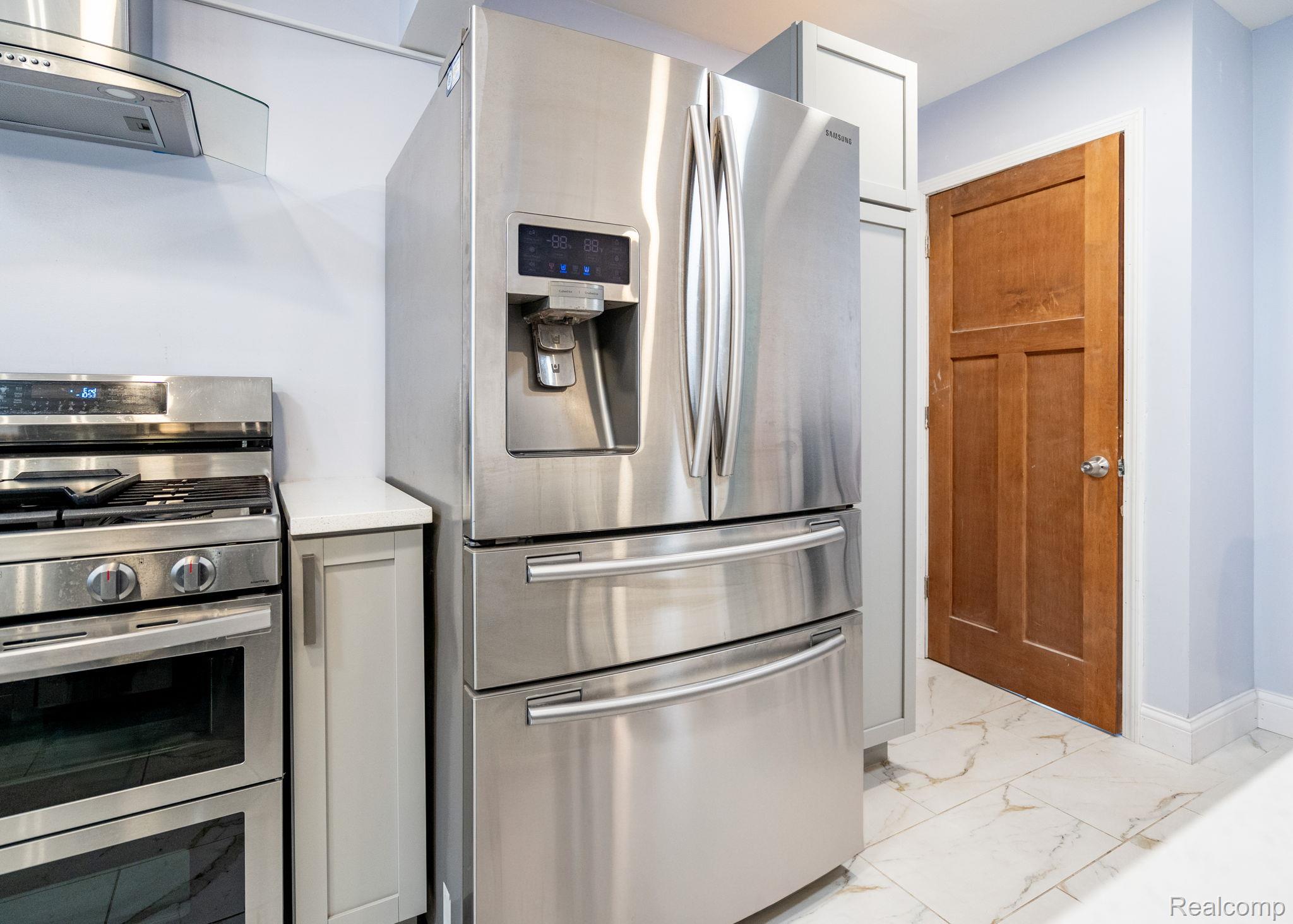 Royal Oak City, Michigan 48073, United States, 4 Bedrooms Bedrooms, ,2 BathroomsBathrooms,Residential,Active,156581