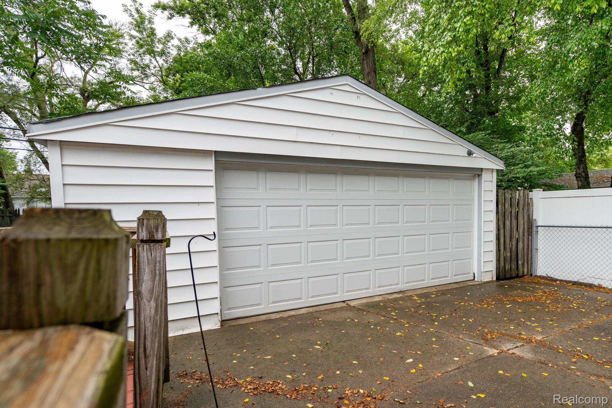 Royal Oak City, Michigan 48073, United States, 4 Bedrooms Bedrooms, ,2 BathroomsBathrooms,Residential,Active,156581