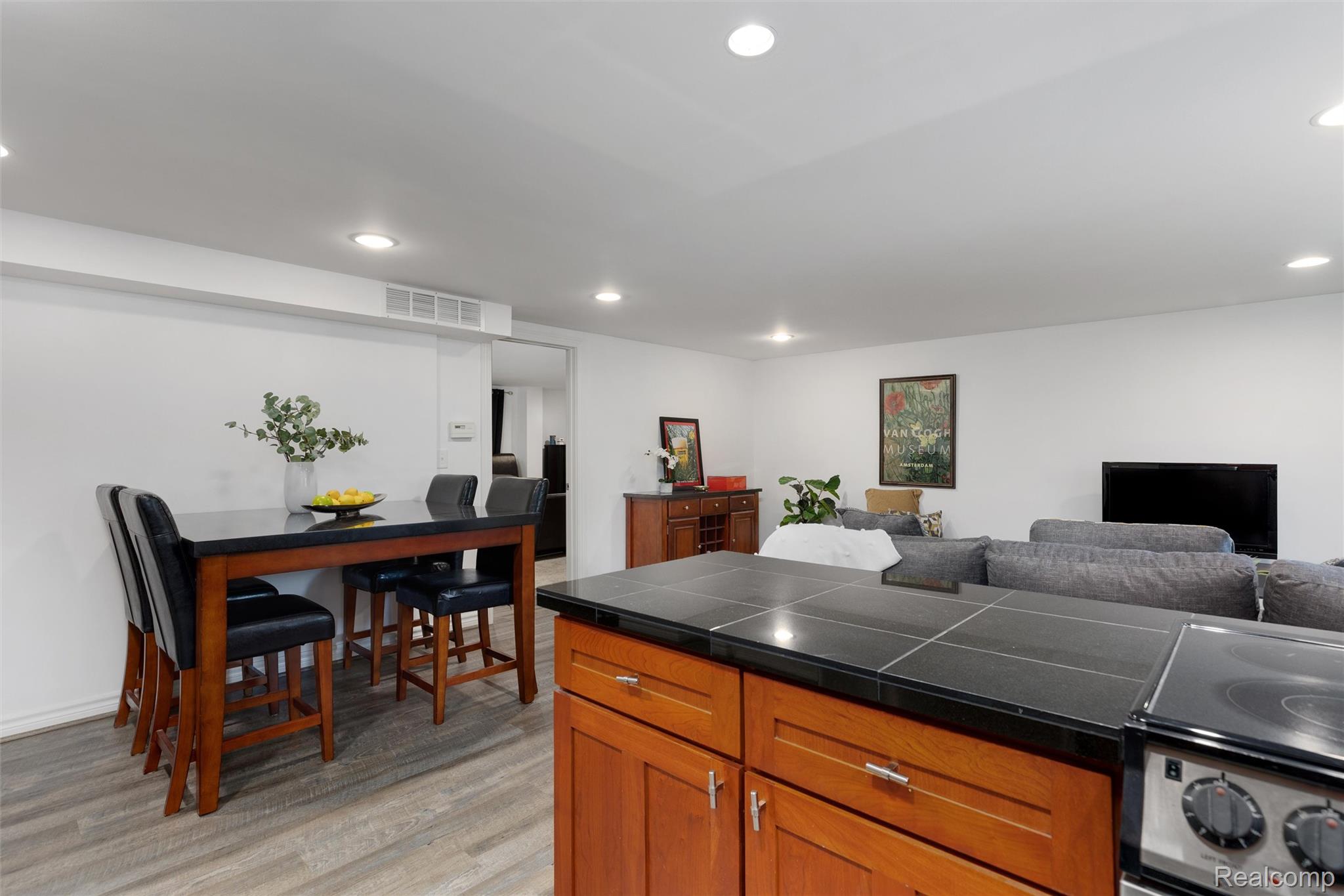 450 Oak Avenue 100