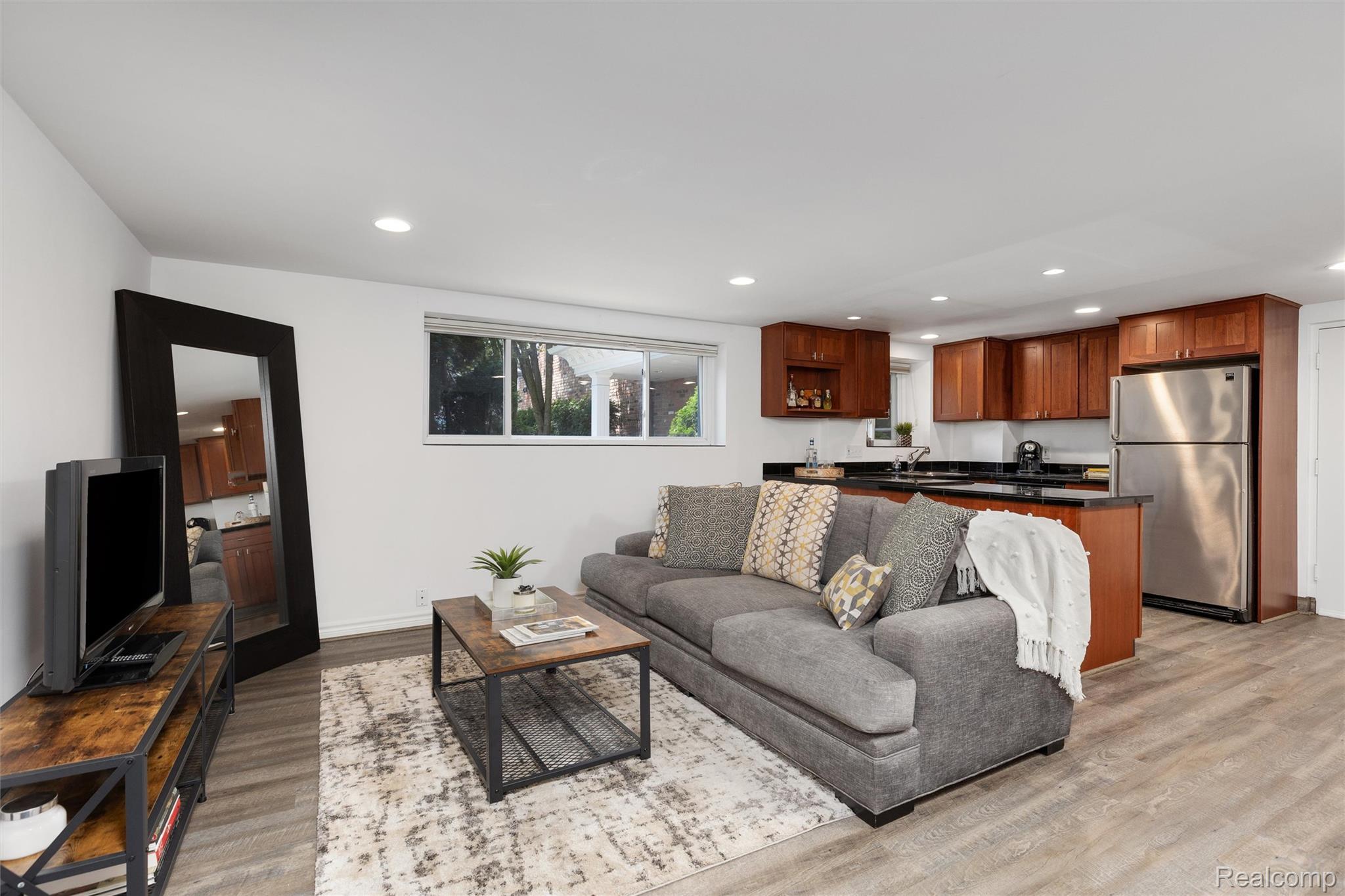 450 Oak Avenue 100