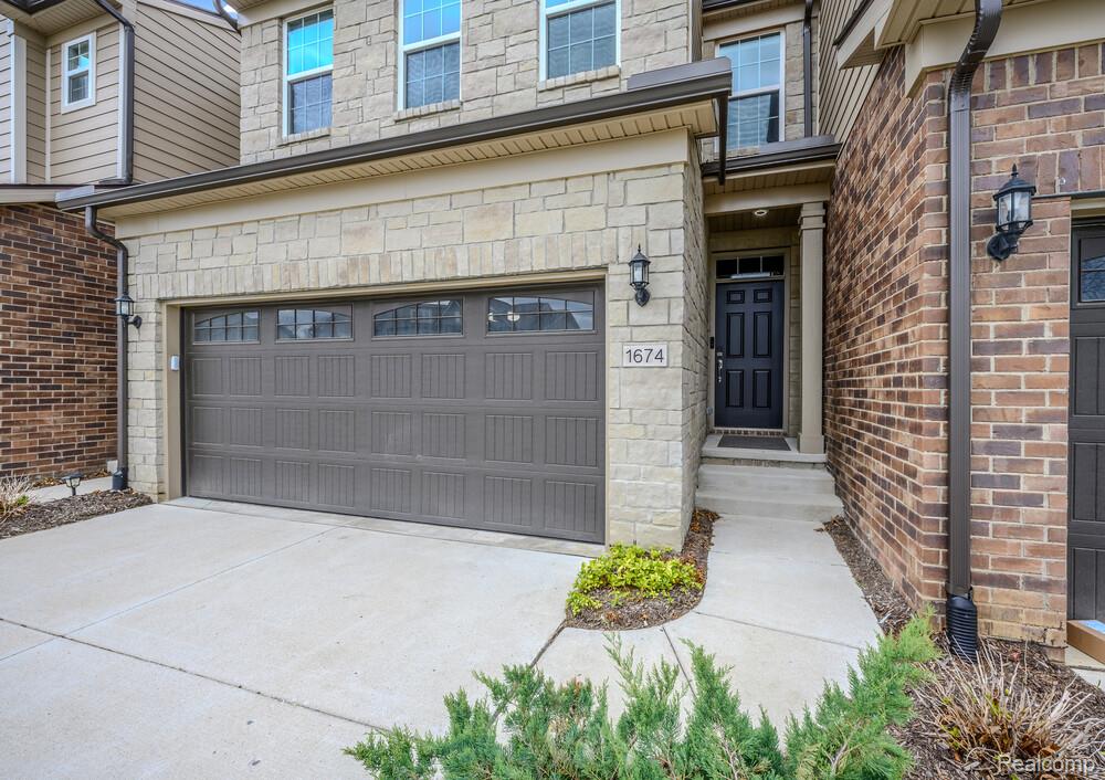 1674 Addison Circle