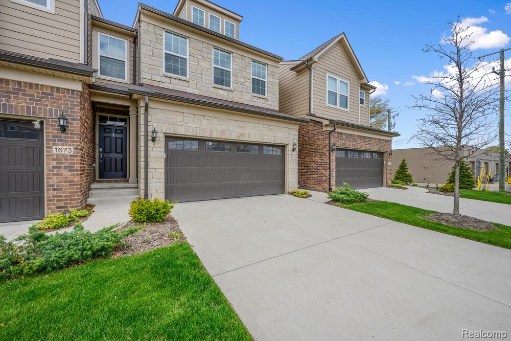 1674 Addison Circle