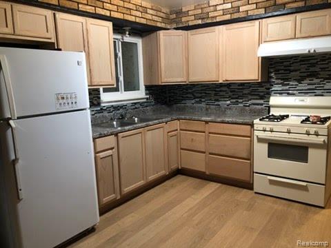 1009 E HOLBROOK AVE, FLINT, MI 48505 - Image 4ee815ec9a15faefc33e0eb671e0ecc1/1779685133