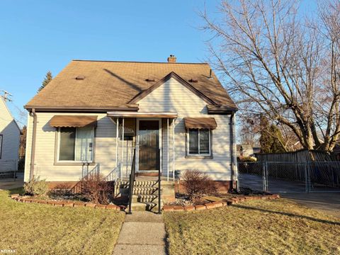 28034 Essex Street Roseville City MI 48066