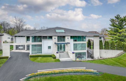 1363 Forest Bay Drive Waterford Charter Township Oakland MI 48328