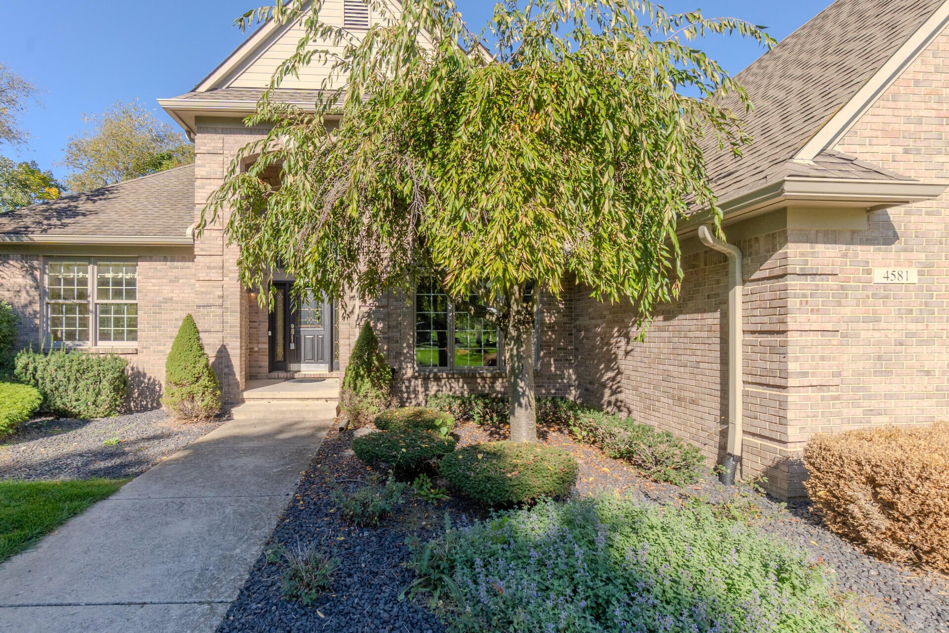 4581 Old Oak Court