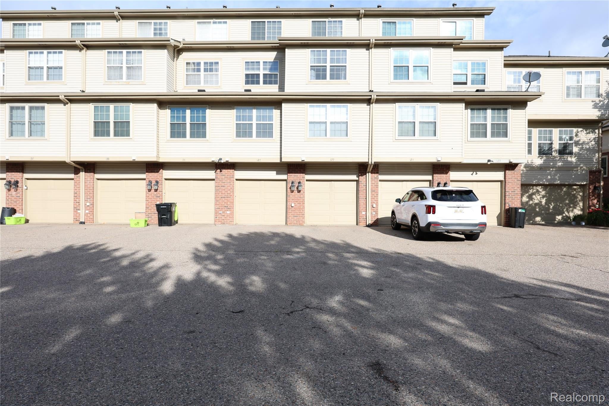 129 E BAY Drive
