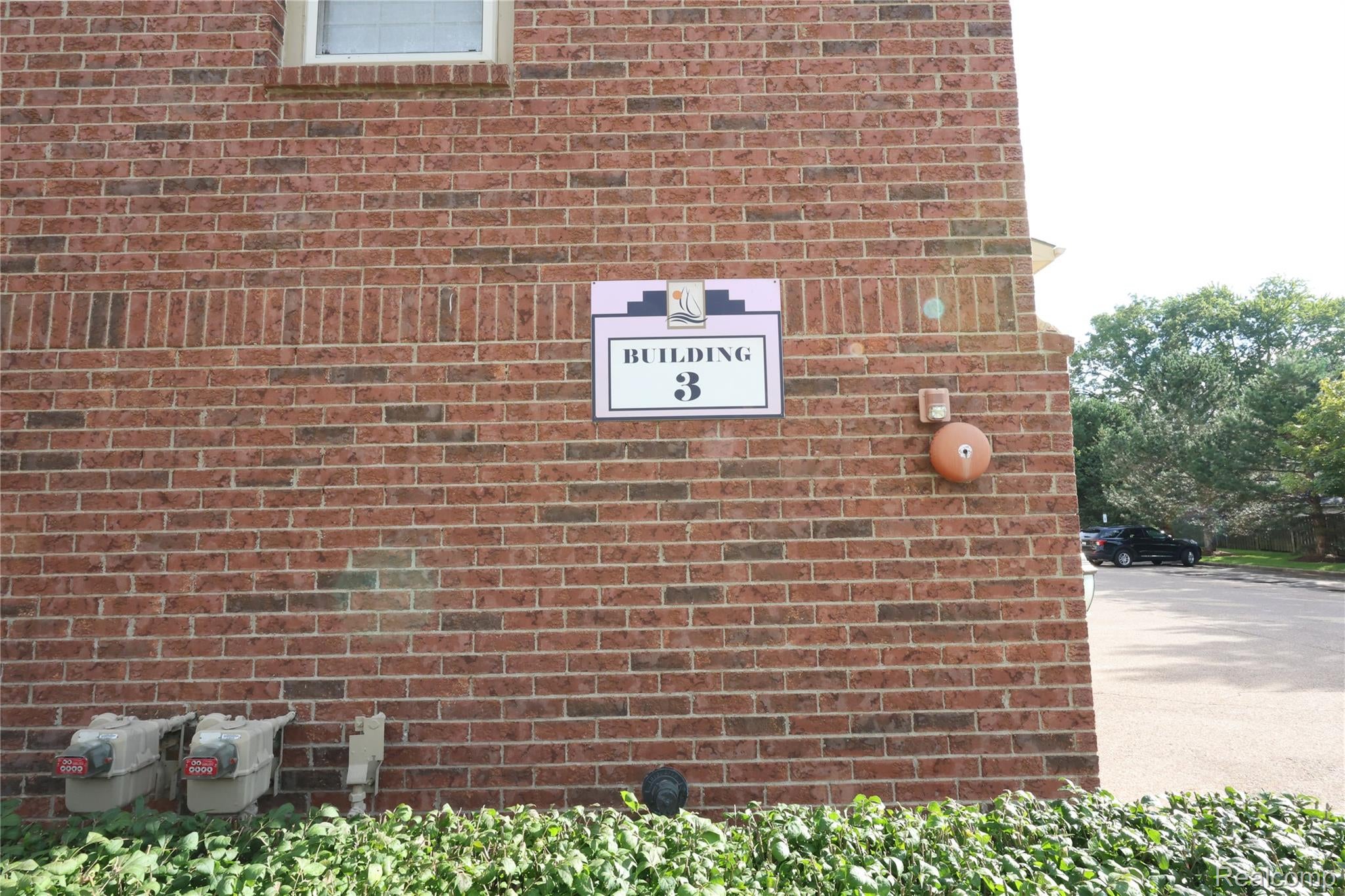 129 E BAY Drive