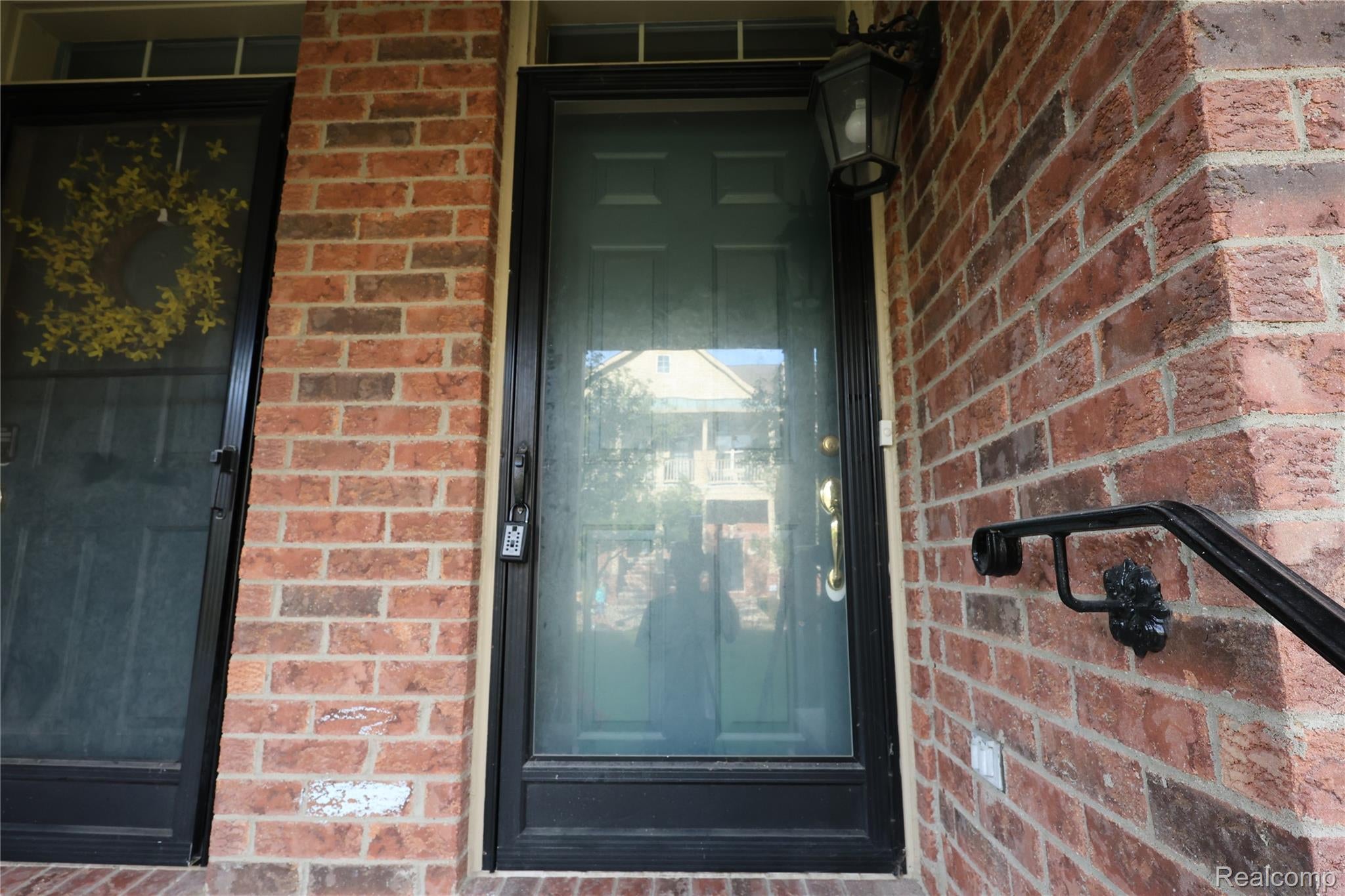 129 E BAY Drive