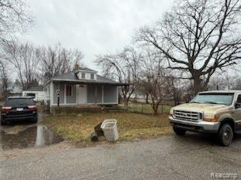 1112 Laport Avenue Genesee Charter Township MI 48458
