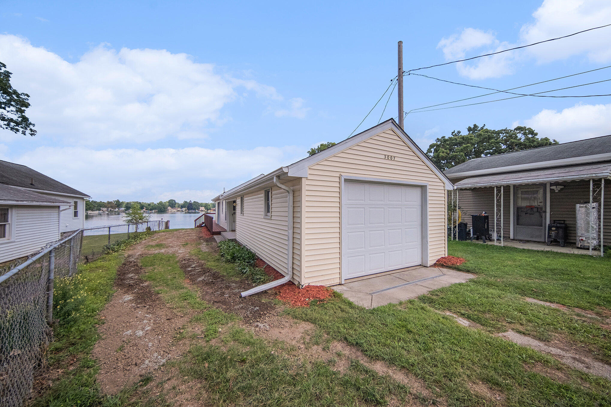 3007 Round Lake Drive