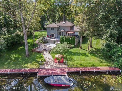 9929 Curie Lane Hamburg Township MI 48169
