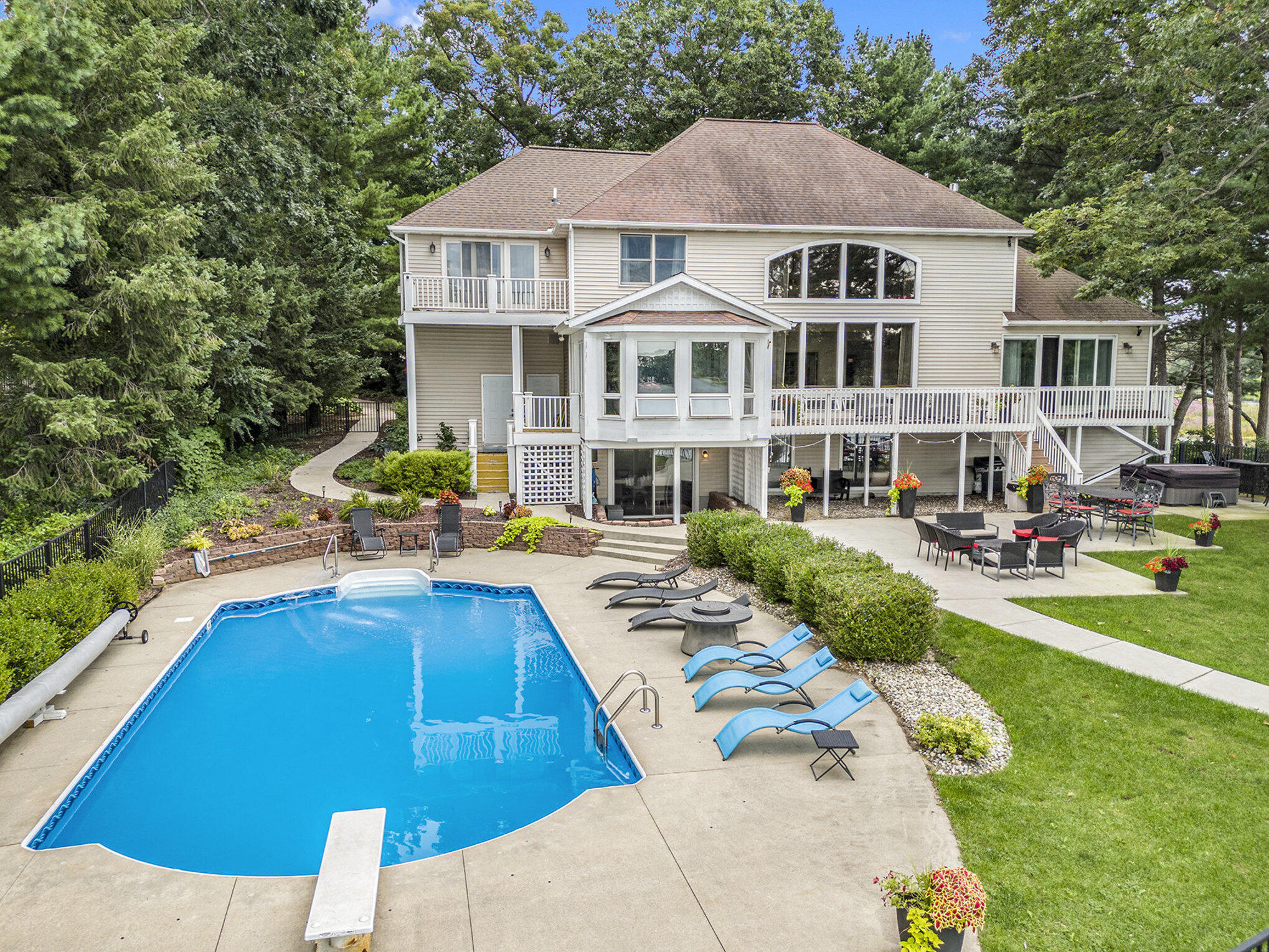 15518 Oak Ridge Drive