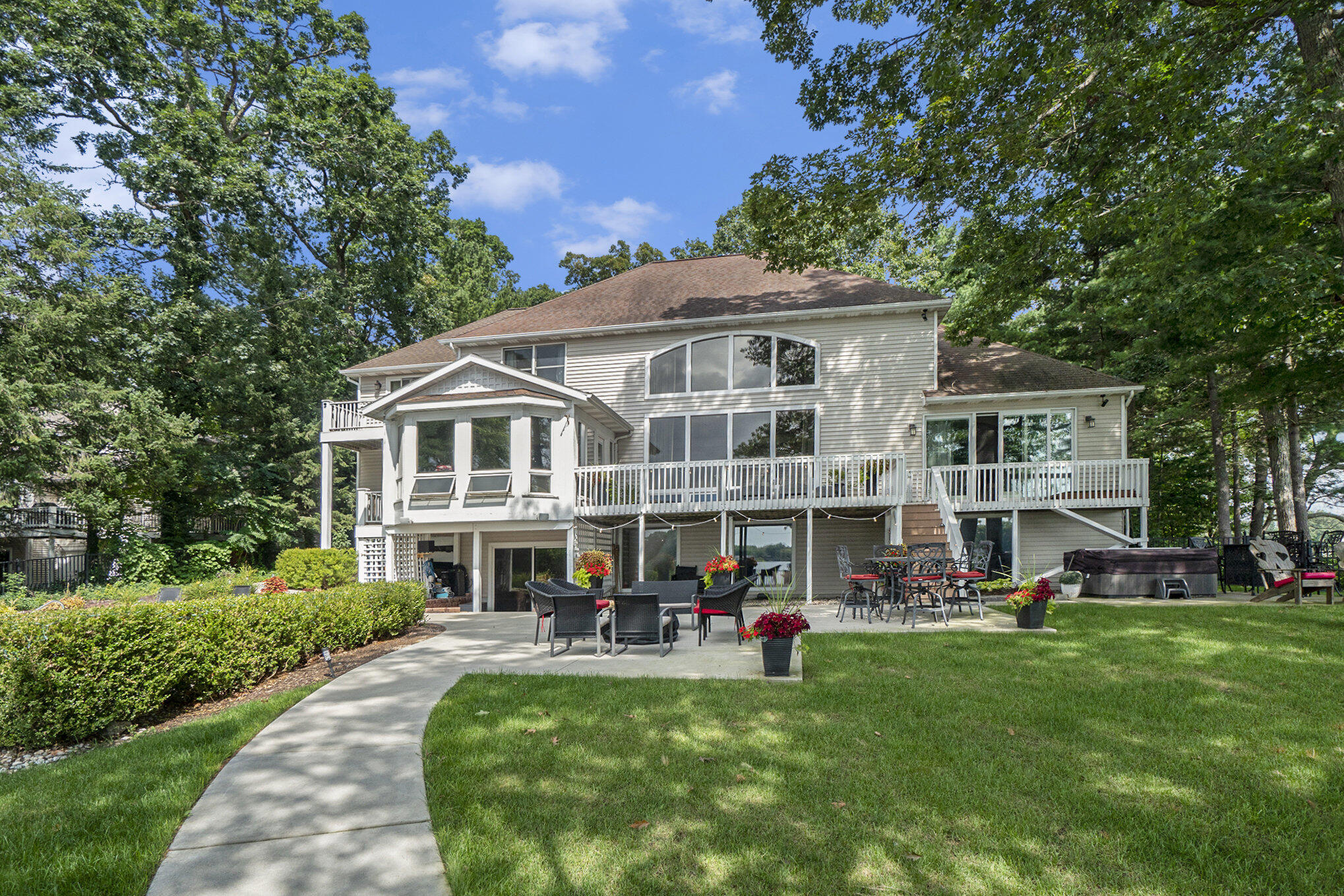 15518 Oak Ridge Drive