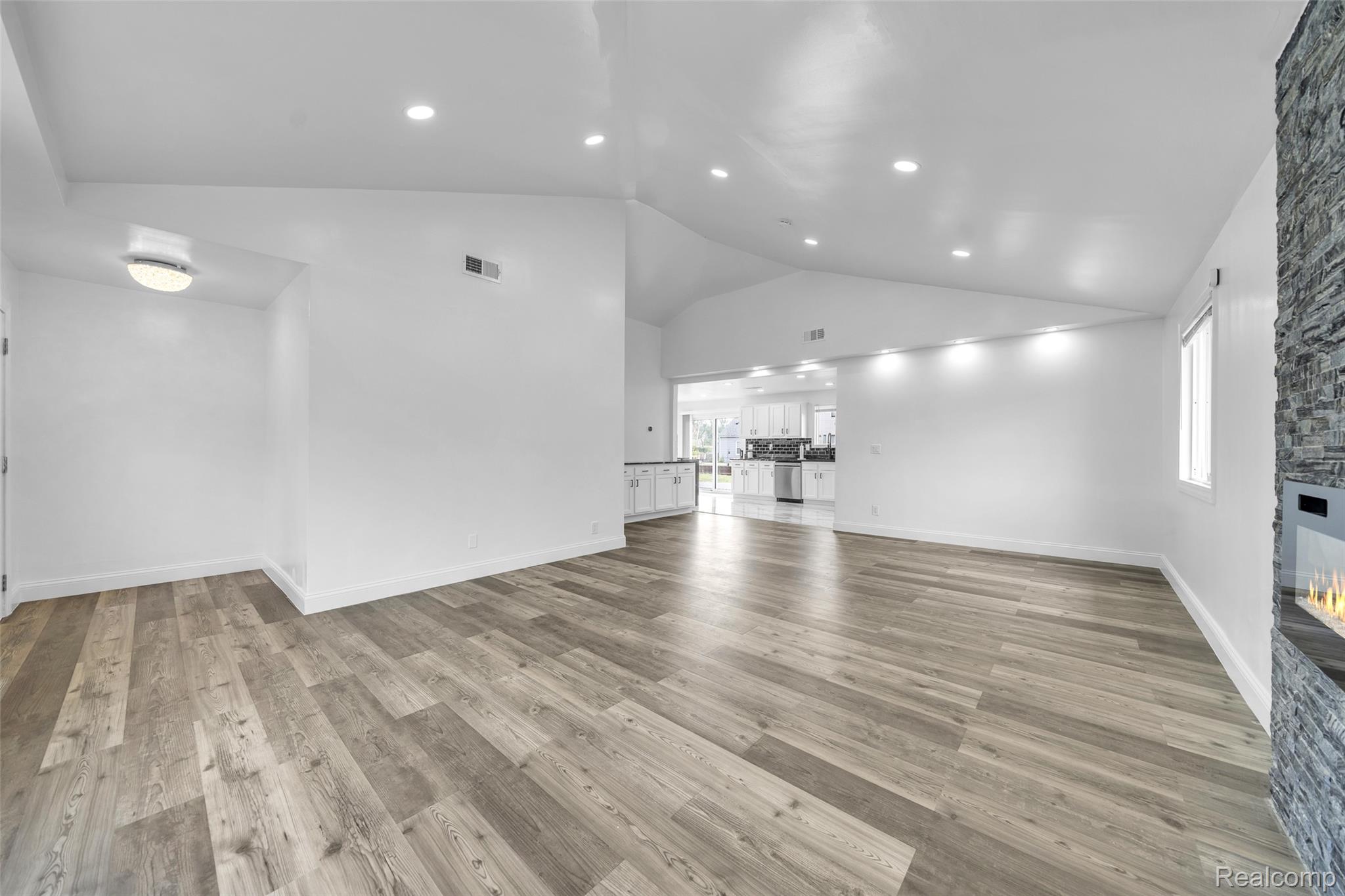 Harrison Charter Township, Michigan 48045, United States, 3 Bedrooms Bedrooms, ,3 BathroomsBathrooms,Residential,Active,157842