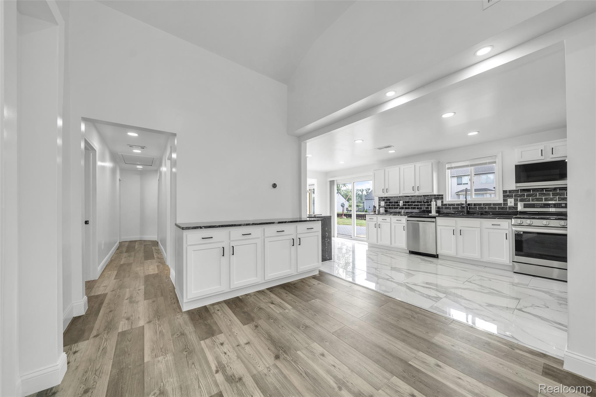 Harrison Charter Township, Michigan 48045, United States, 3 Bedrooms Bedrooms, ,3 BathroomsBathrooms,Residential,Active,157842