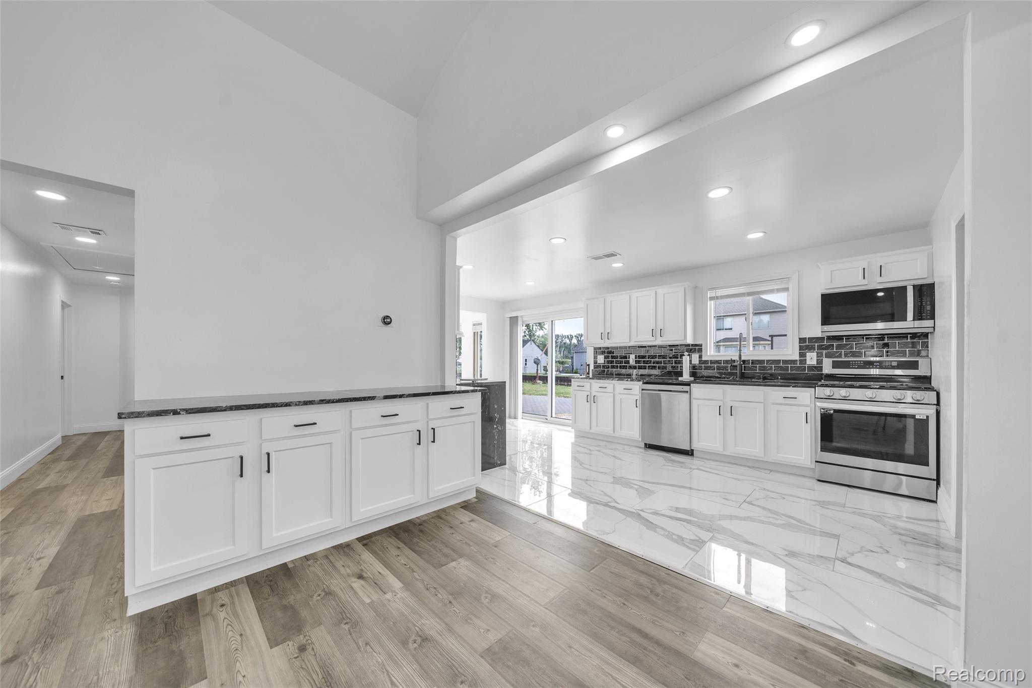 Harrison Charter Township, Michigan 48045, United States, 3 Bedrooms Bedrooms, ,3 BathroomsBathrooms,Residential,Active,157842