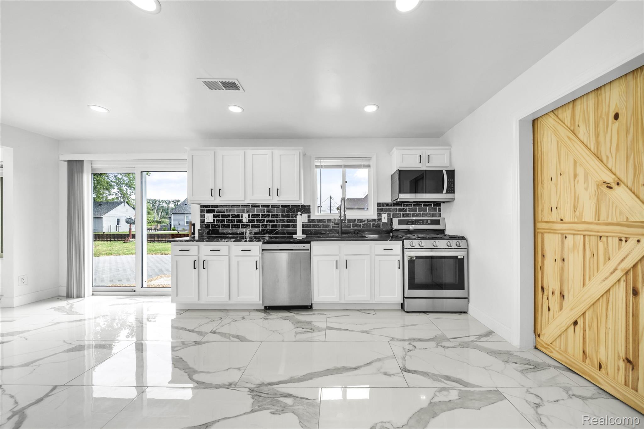 Harrison Charter Township, Michigan 48045, United States, 3 Bedrooms Bedrooms, ,3 BathroomsBathrooms,Residential,Active,157842