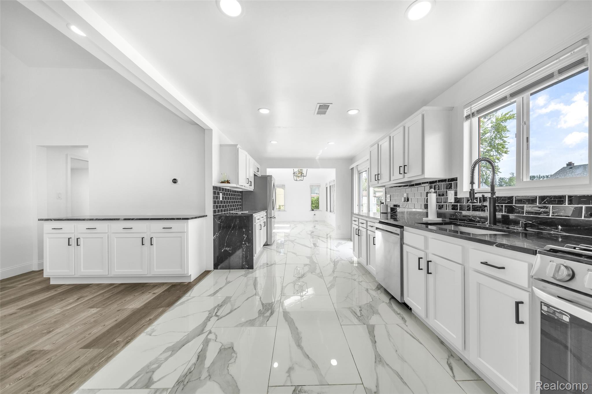 Harrison Charter Township, Michigan 48045, United States, 3 Bedrooms Bedrooms, ,3 BathroomsBathrooms,Residential,Active,157842