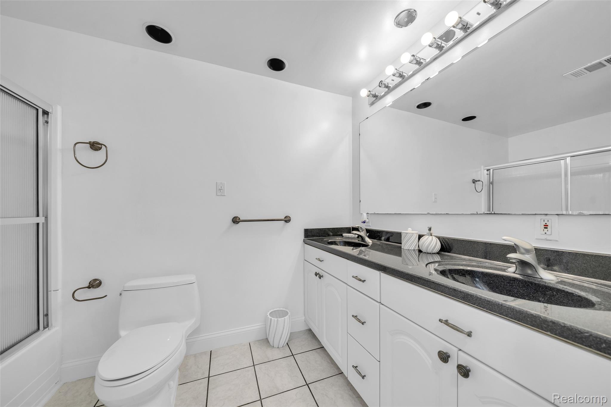 Harrison Charter Township, Michigan 48045, United States, 3 Bedrooms Bedrooms, ,3 BathroomsBathrooms,Residential,Active,157842