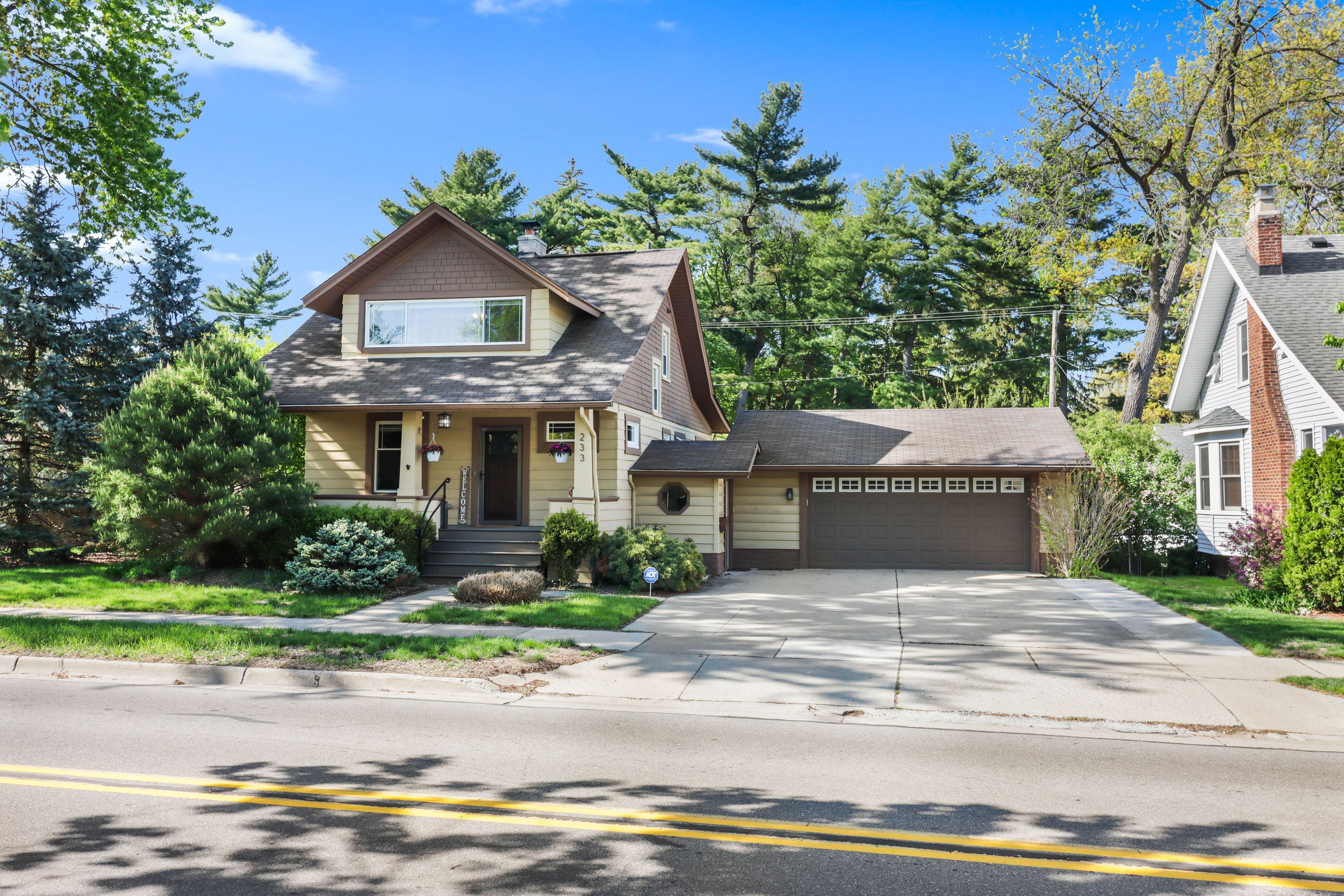 233 GARDENIA Avenue