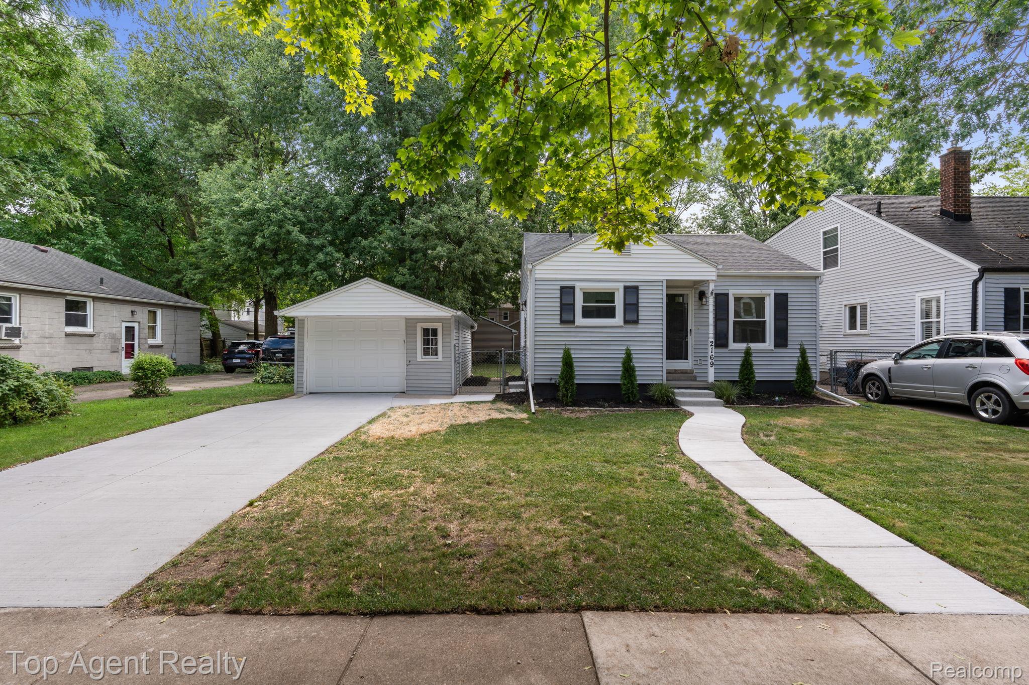2169 Roslyn Road