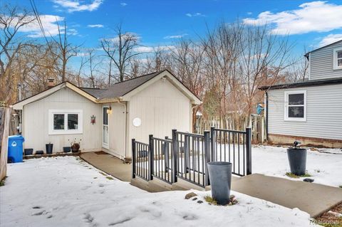 2883 Sunderland Waterford Charter Township MI 48329