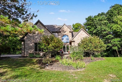 90 Creekwood Drive Orion Charter Township MI 48362