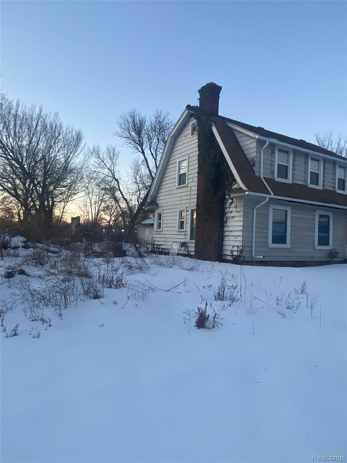 5594 Greenway Street