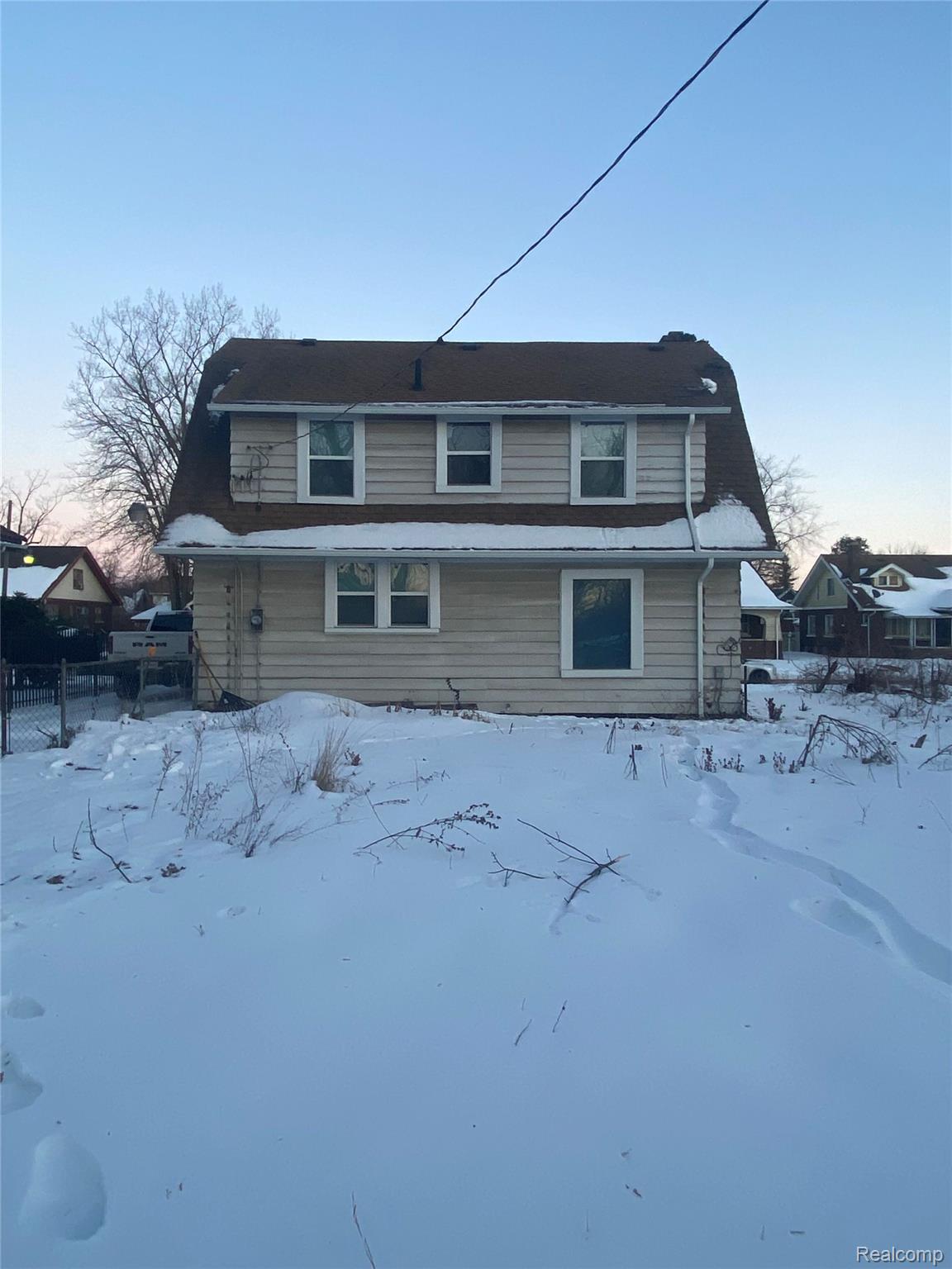 5594 Greenway Street