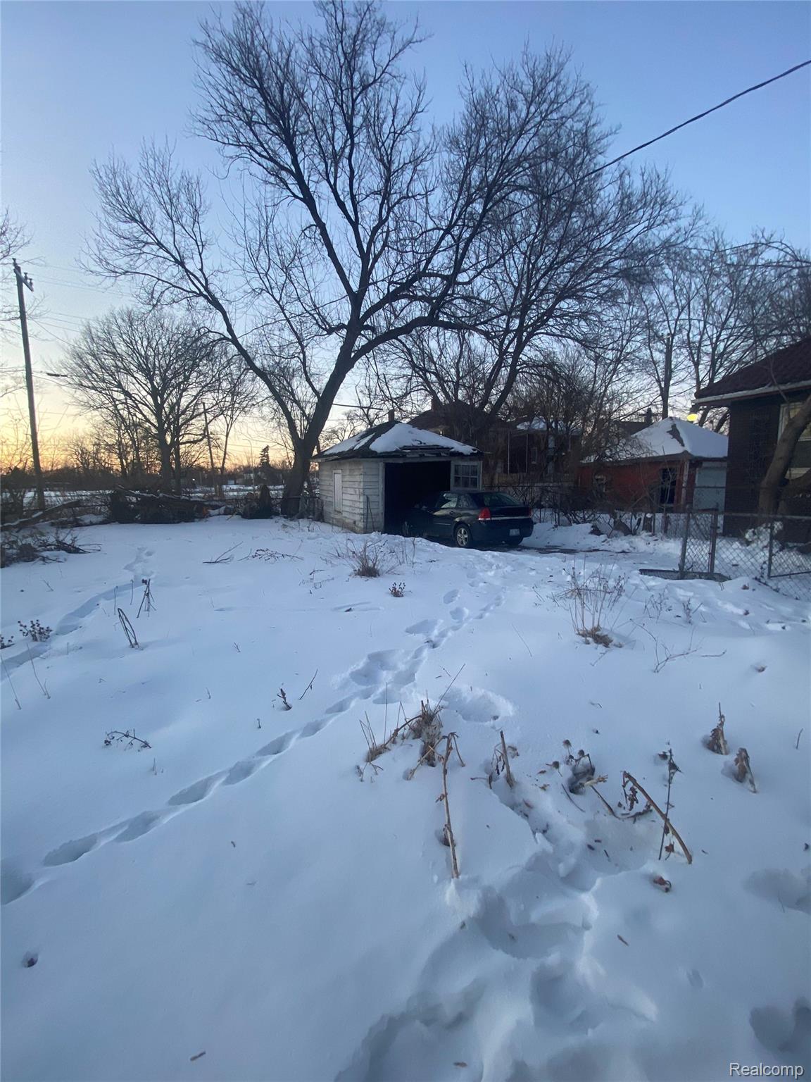 5594 Greenway Street