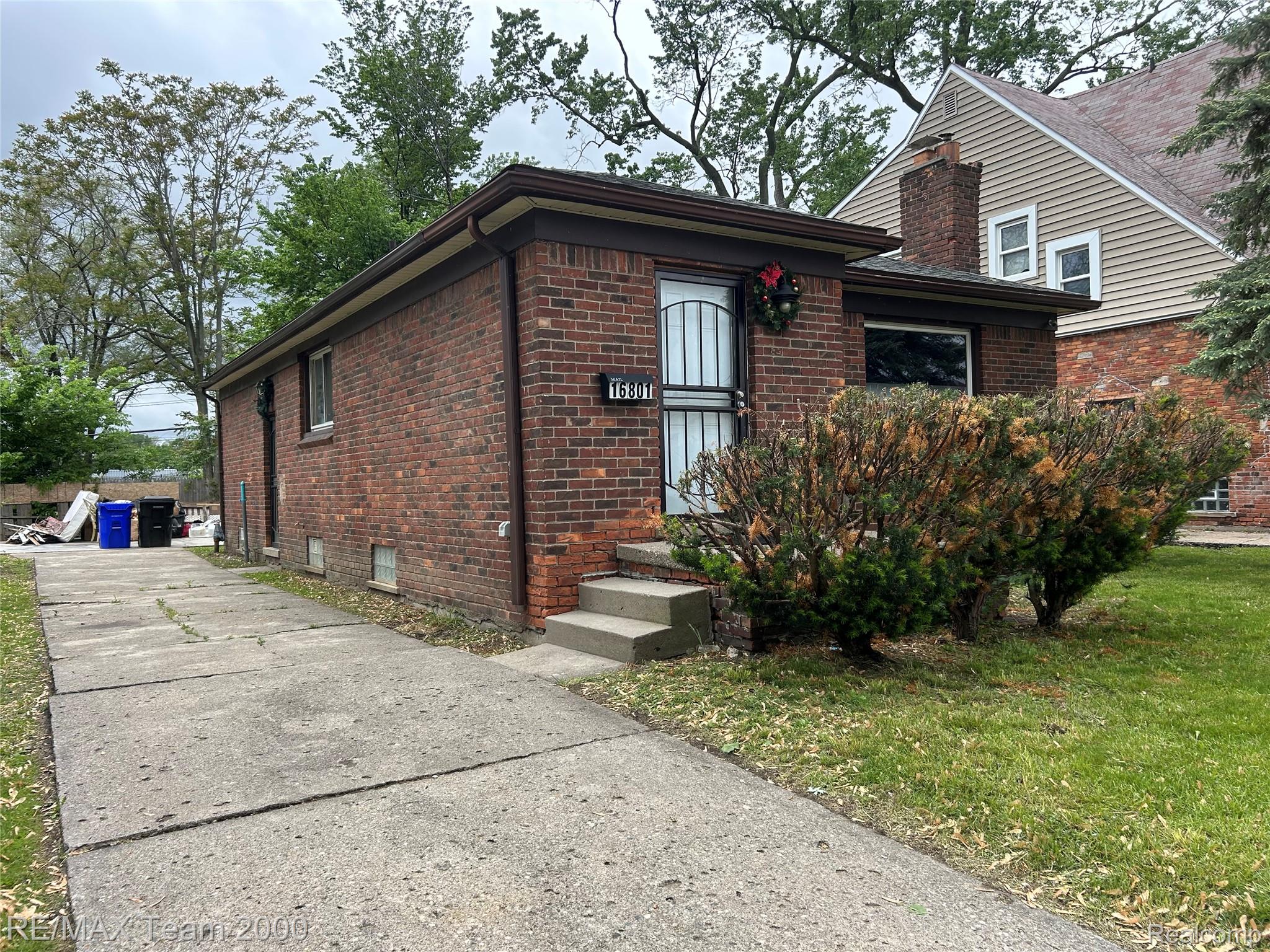 16801 BLACKSTONE Street