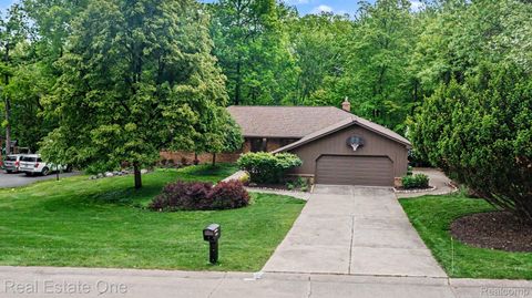 Photo of 4757 Hardwoods Drive, West Bloomfield Charter Township, MI 48323 (MLS # 20261015736)