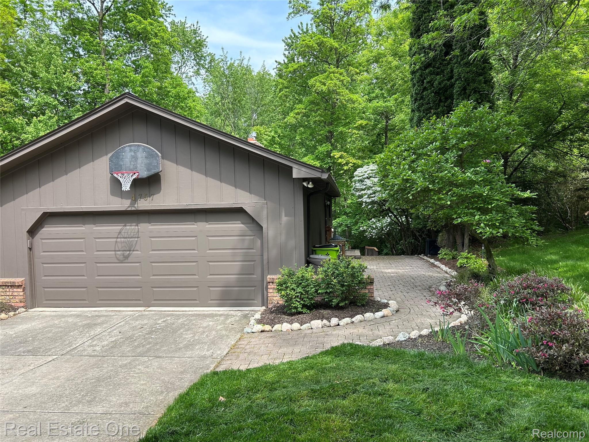 4757 Hardwoods Drive