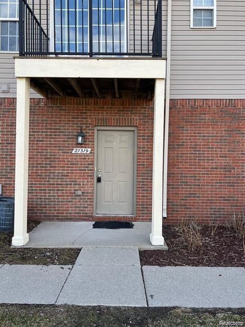 27319 Hidden Oaks Drive Brownstown Charter Township MI 48183